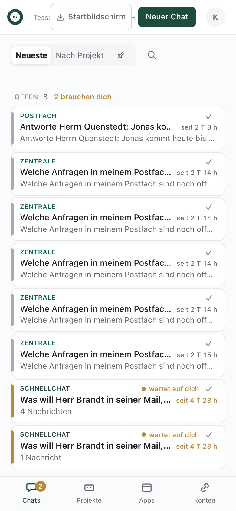 operanda am Handy: oben Neuer Chat, unten die Leiste